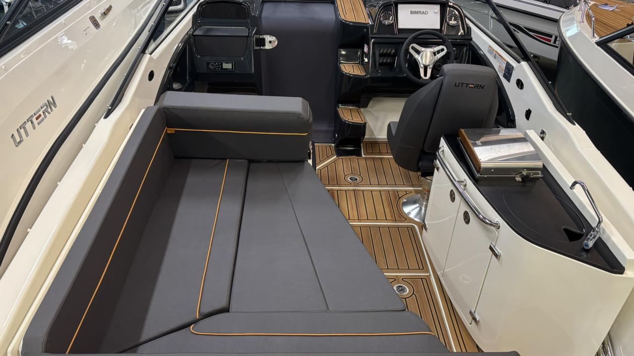 Uttern D70 med Mercury F250 XL DTS Vit -25