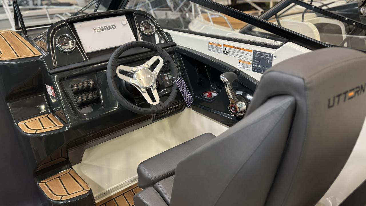 Uttern D70 med Mercury F250 XL DTS Vit -25