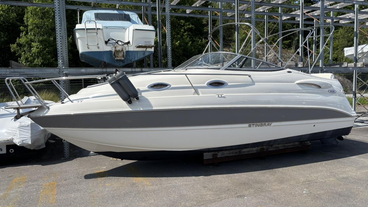 Stingray 250 CS med Volvo Penta 5.0L GXI 270 / DP -13