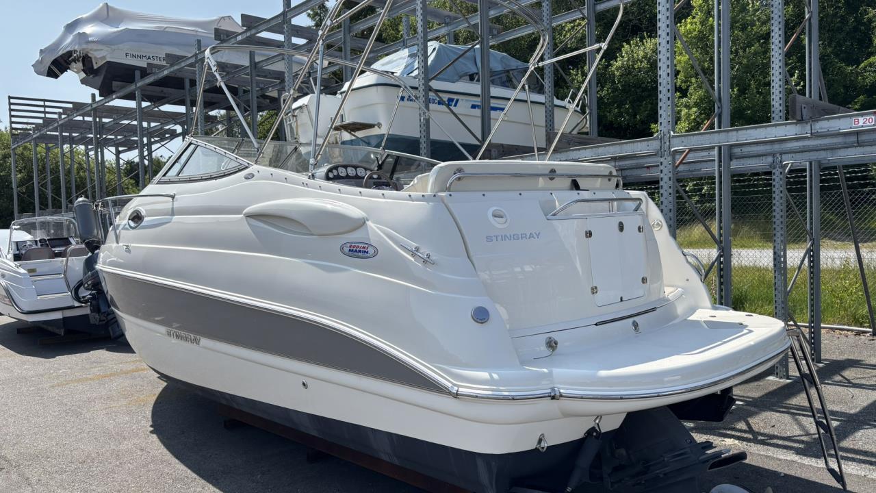 Stingray 250 CS med Volvo Penta 5.0L GXI 270 / DP -13