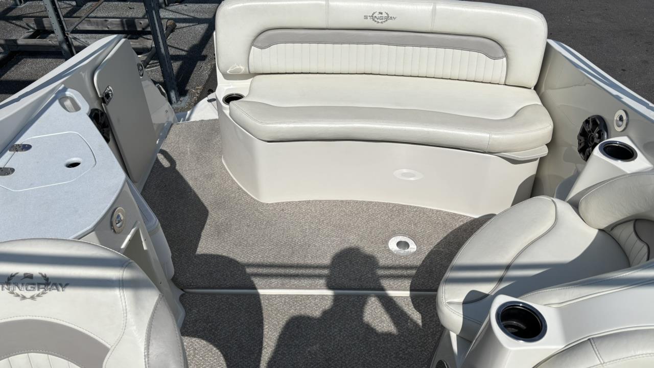 Stingray 250 CS med Volvo Penta 5.0L GXI 270 / DP -13