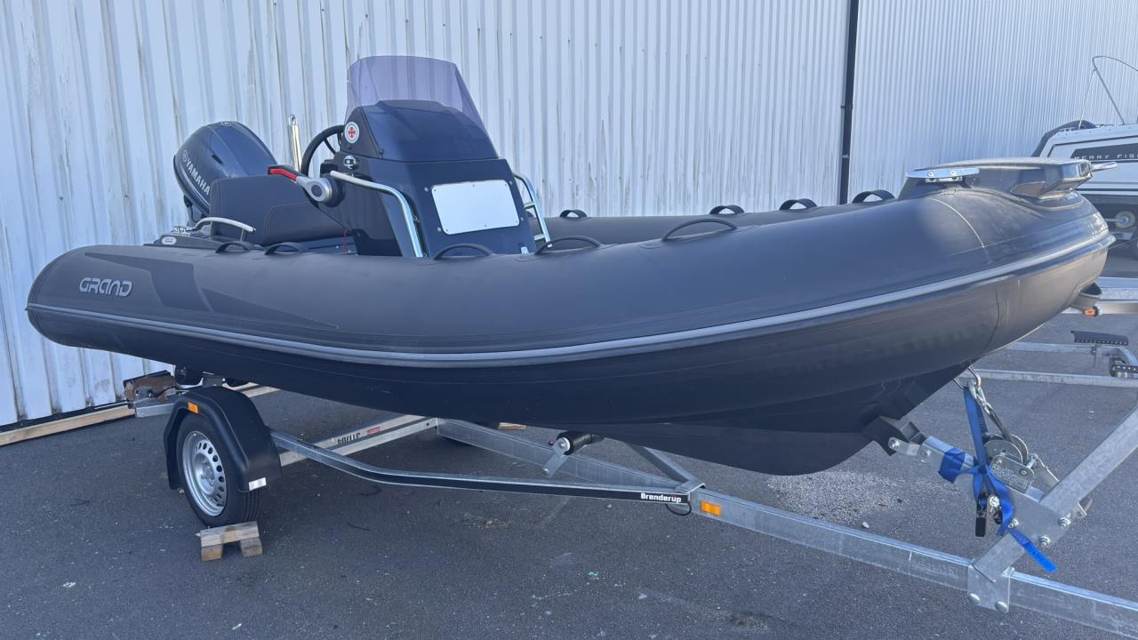 Grand 420 Black Edition -22 med Yamaha F 40 FETL -21