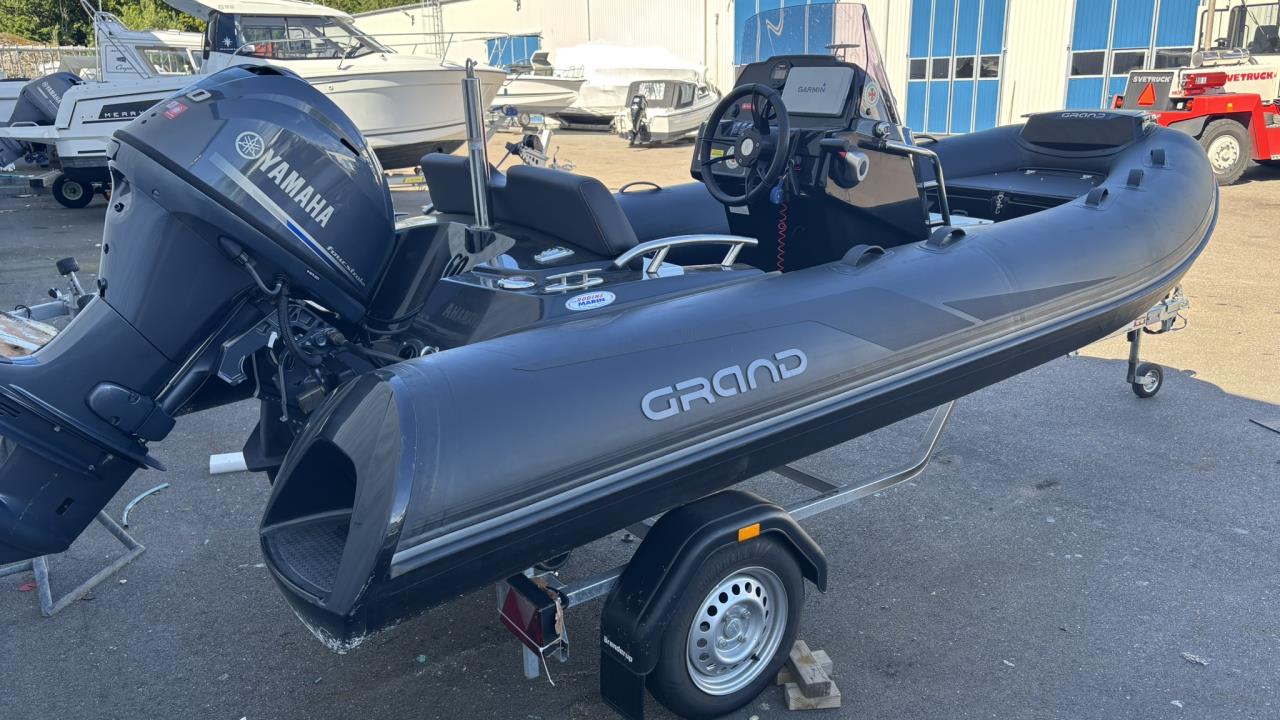 Grand 420 Black Edition -22 med Yamaha F 40 FETL -21