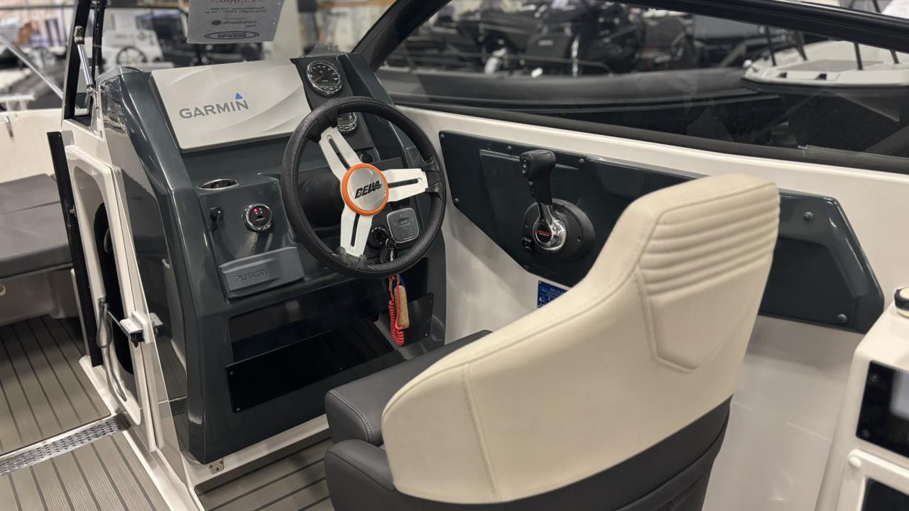 Bella 700 BR -17 med Mercury F 250 XL DTS -17