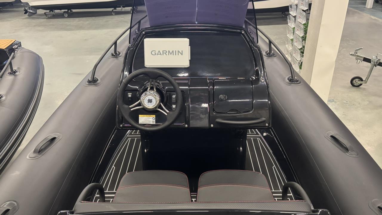 Grand 650 Black Edition -22 med Mercury F175 V6 -25