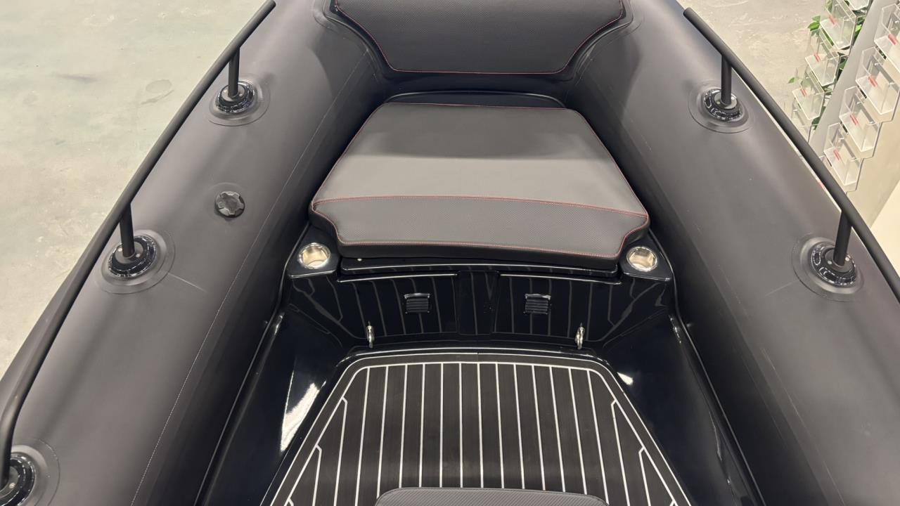 Grand 650 Black Edition -22 med Mercury F175 V6 -25