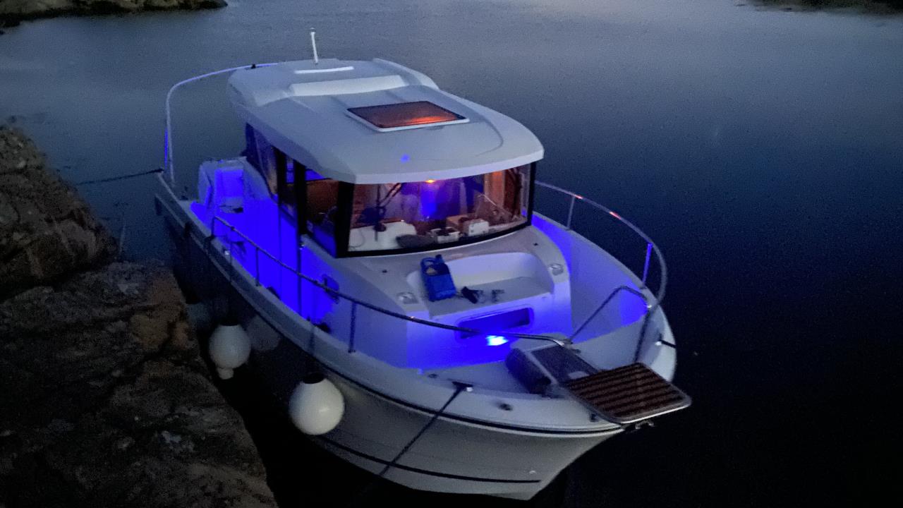 Jeanneau 855 Marlin -15 med Yamaha F 300 AETUL -19