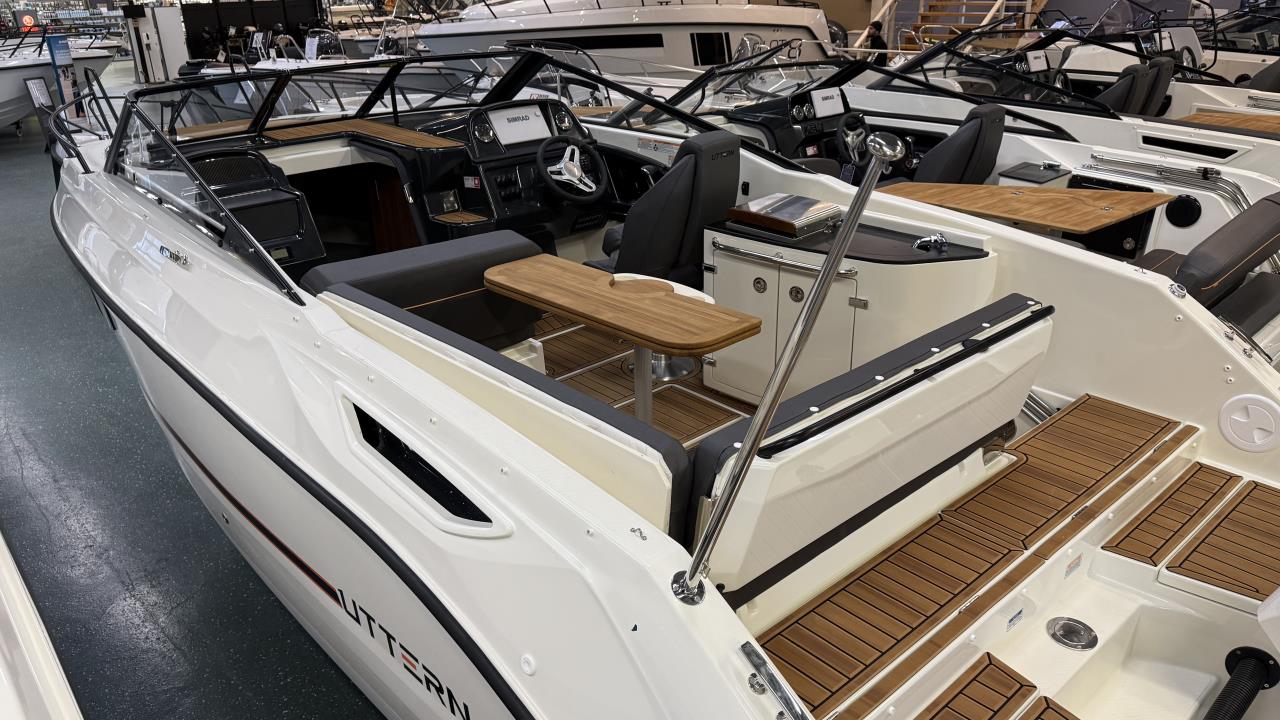 Uttern D70 med Mercury F 250 /2026/White Edition.