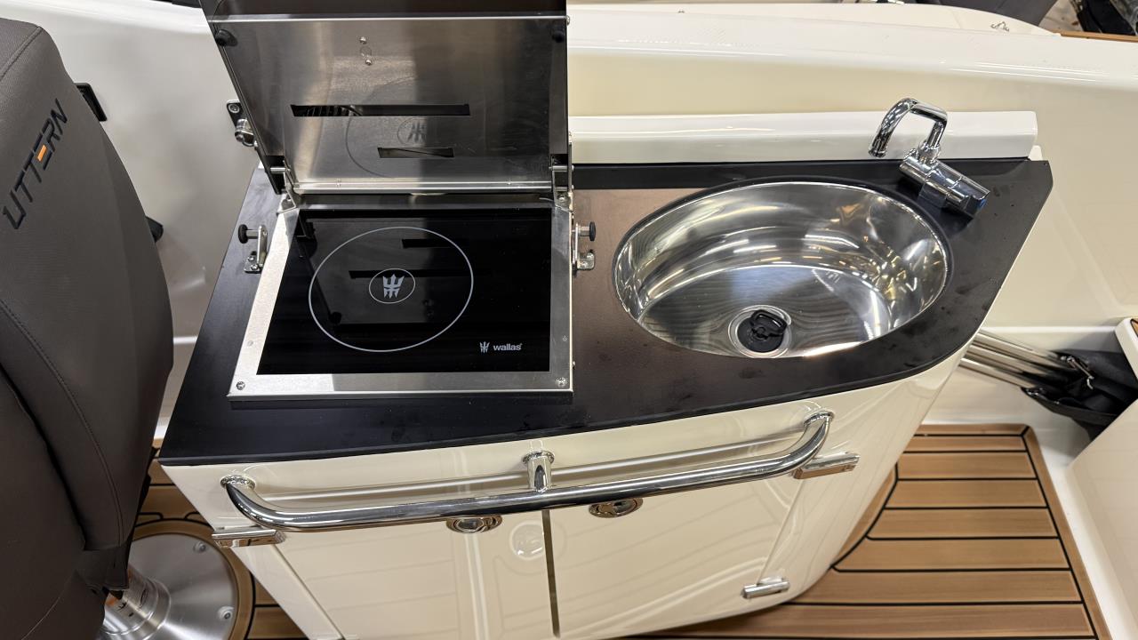 Uttern D70 med Mercury F 250 /2026/White Edition.