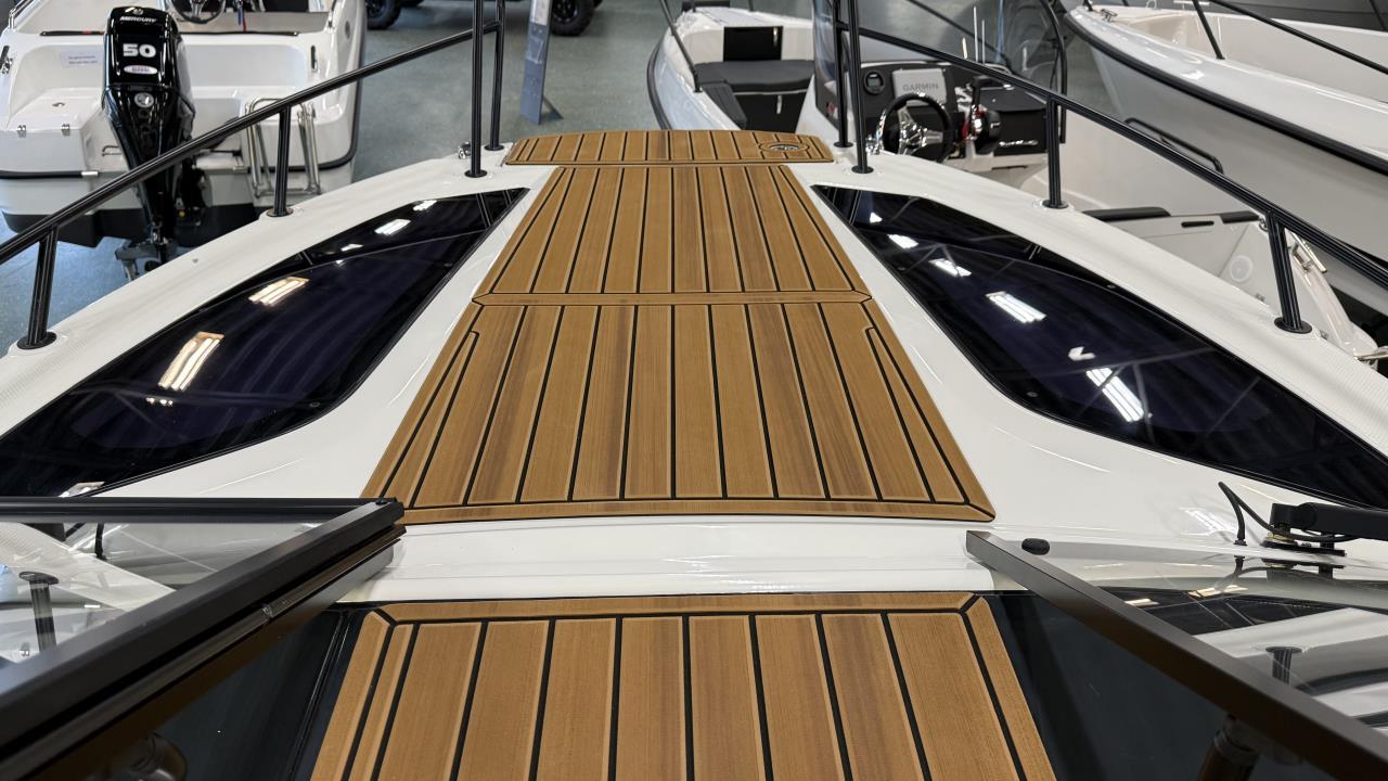 Uttern D70 med Mercury F 250 /2026/White Edition.