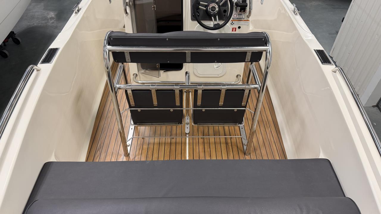 Uttern S64 med Mercruiser 4,3L MPI -12