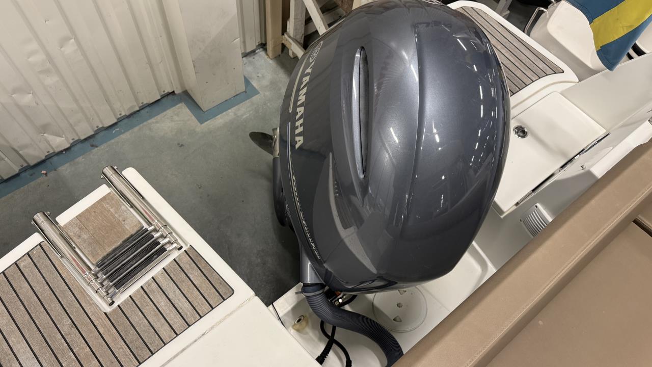 Jeanneau 695 Merry Fisher -17 med Yamaha F150 DETL -17