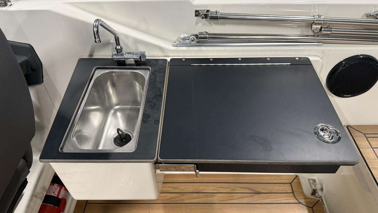 Uttern D65 med Mercury F 200 V6 DTS -20