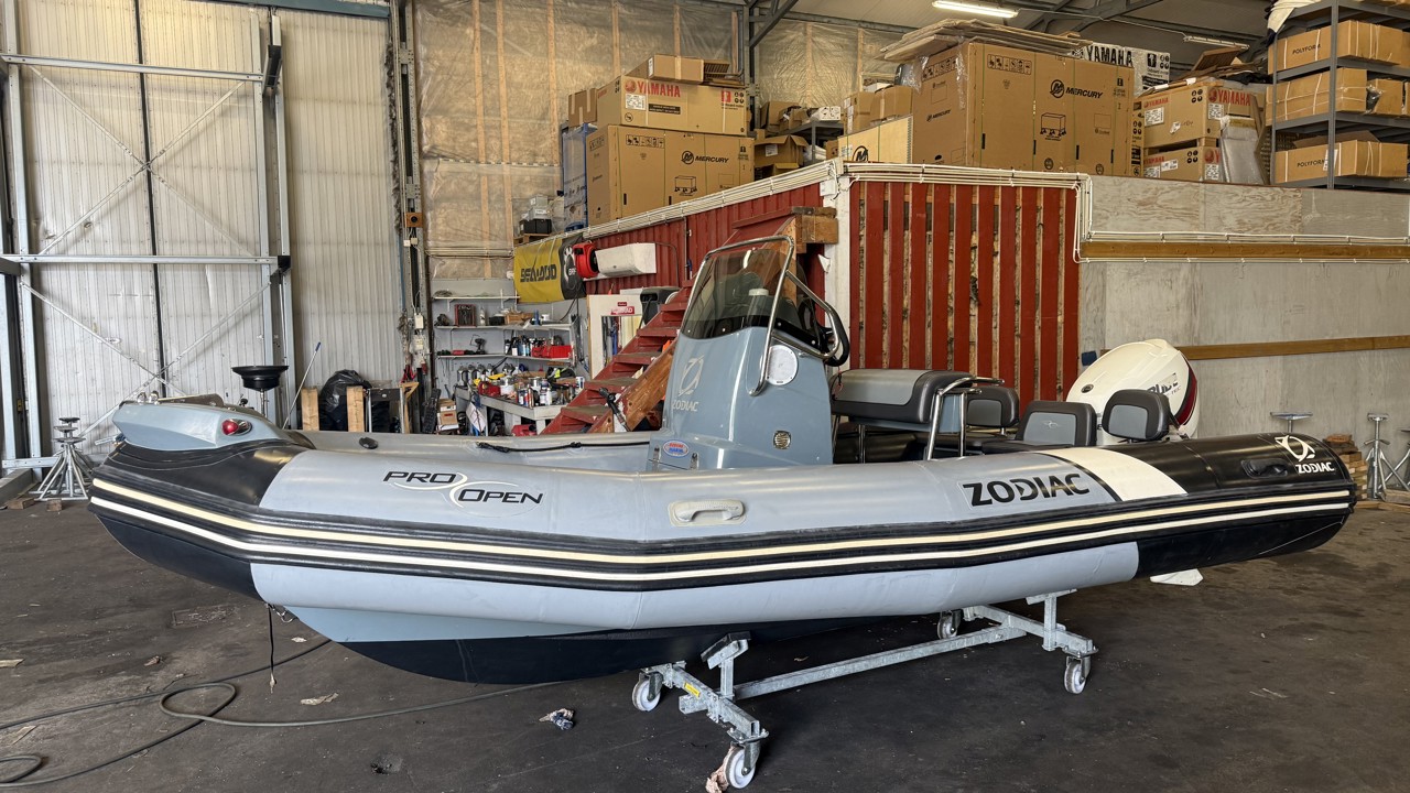 Zodiac Pro Open 550 -16 Evinrude 115 DSL -16