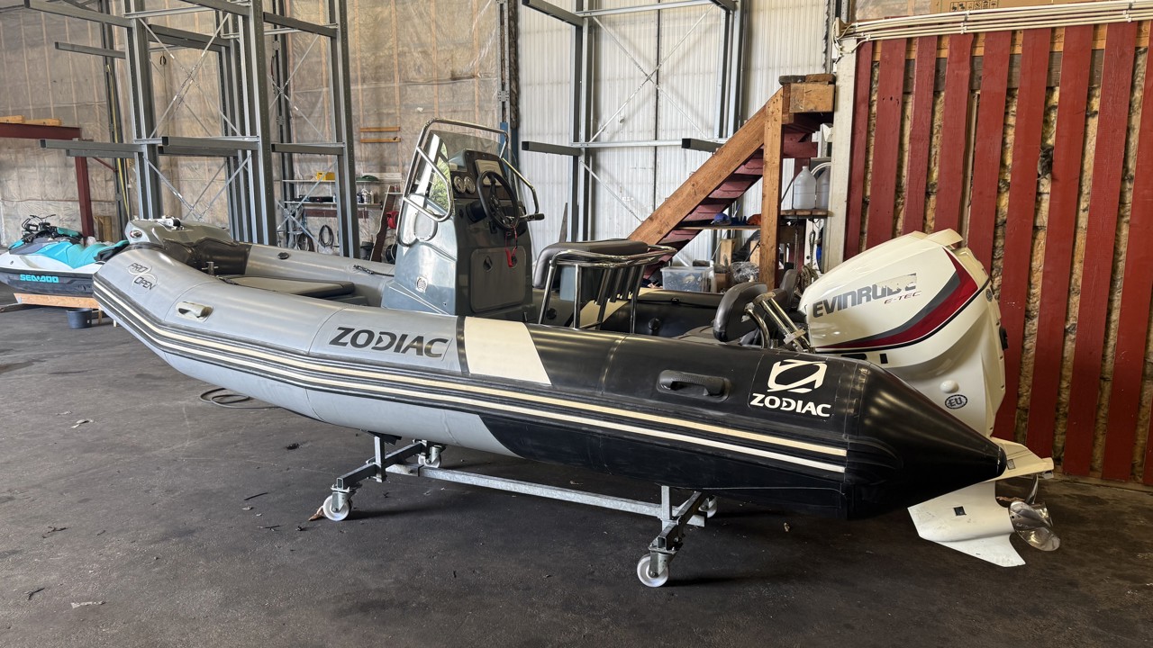 Zodiac Pro Open 550 -16 Evinrude 115 DSL -16