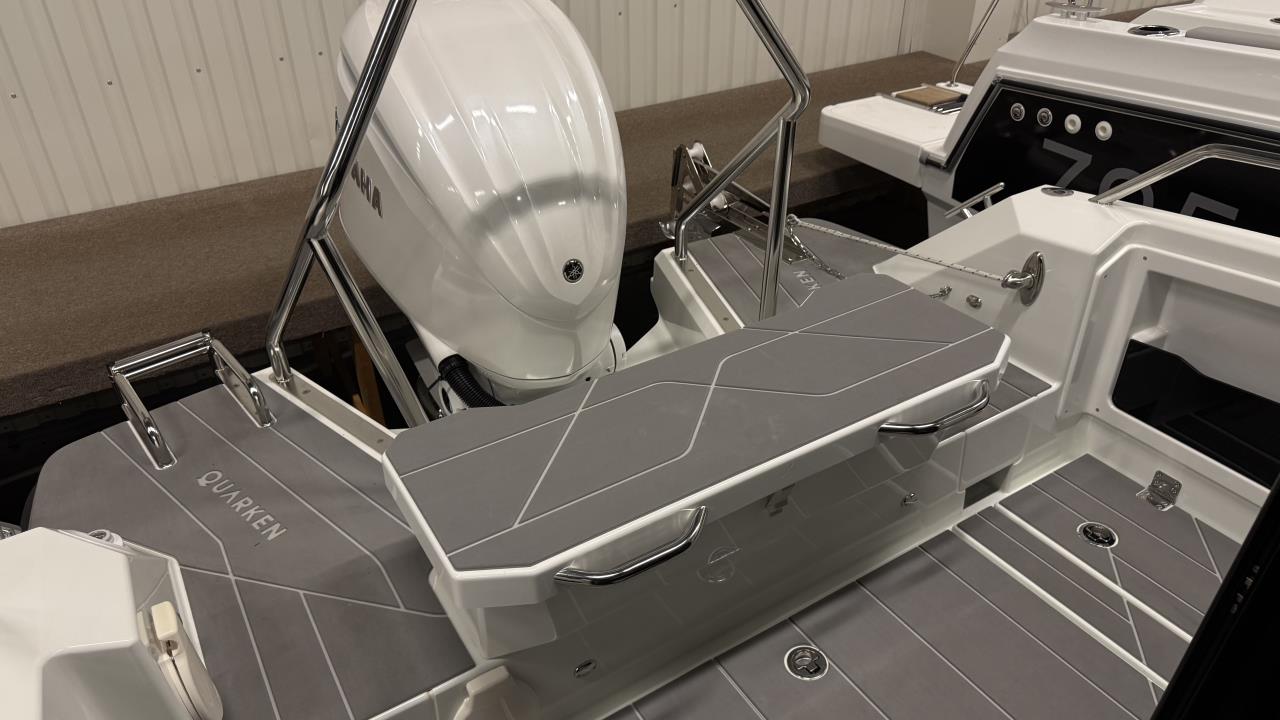 Quarken 27 Cabin med Yamaha F300 Demobåt.