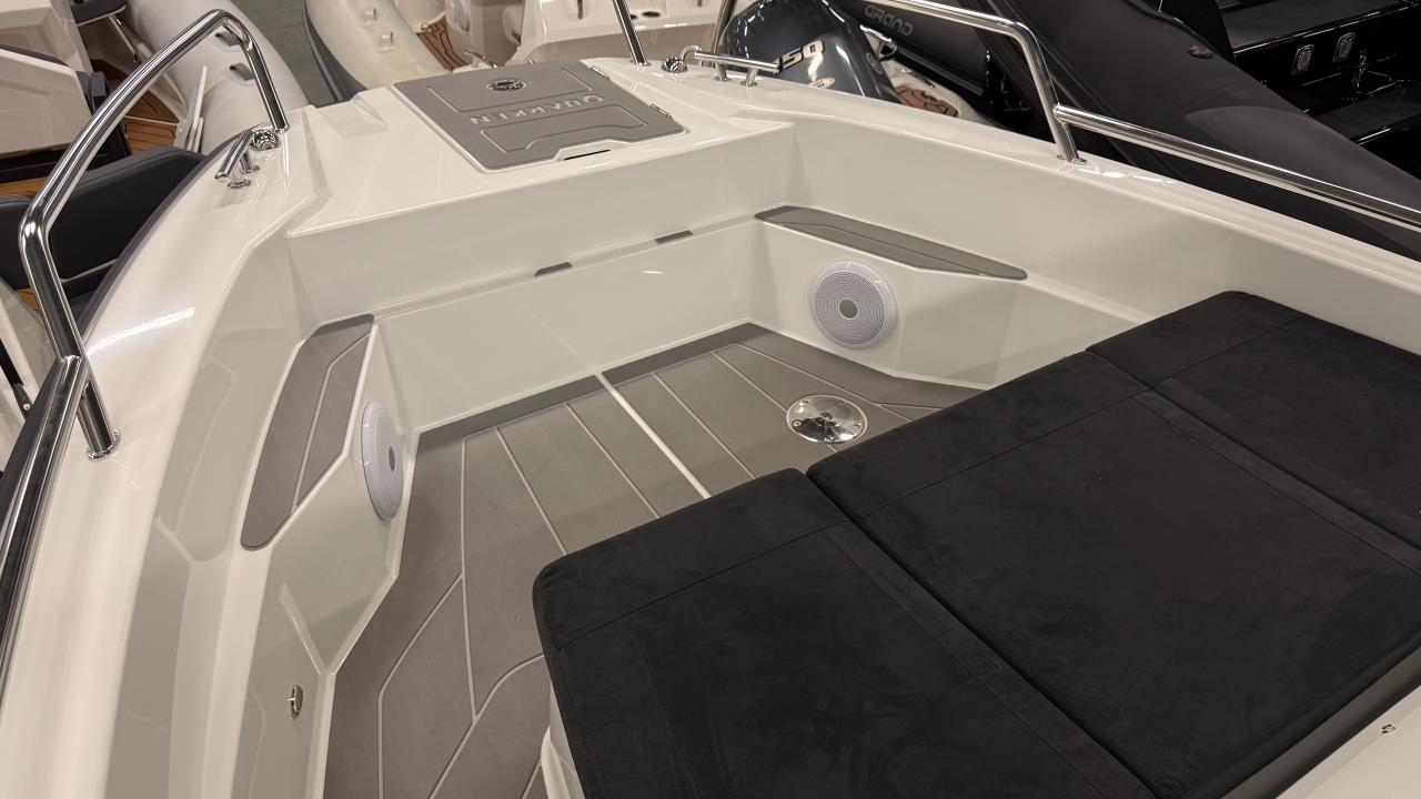 Quarken 27 Cabin med Yamaha F300 Demobåt.