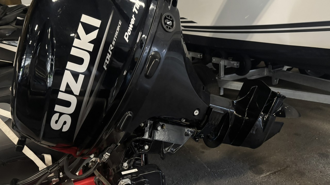 Suzumar 350 FDJ -21 med Suzuki DF 20 EPT -22