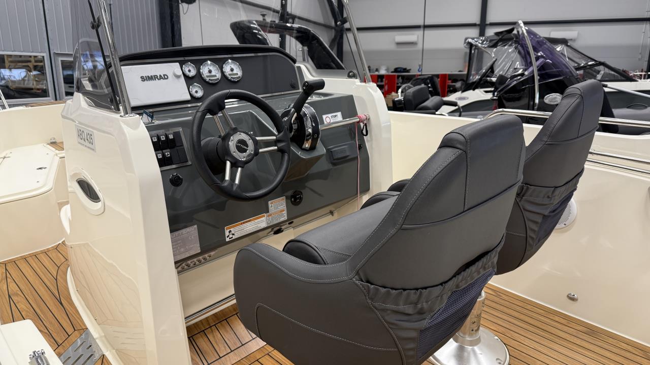 Uttern S 62 -17 Mercury F 150 EXLPT -17