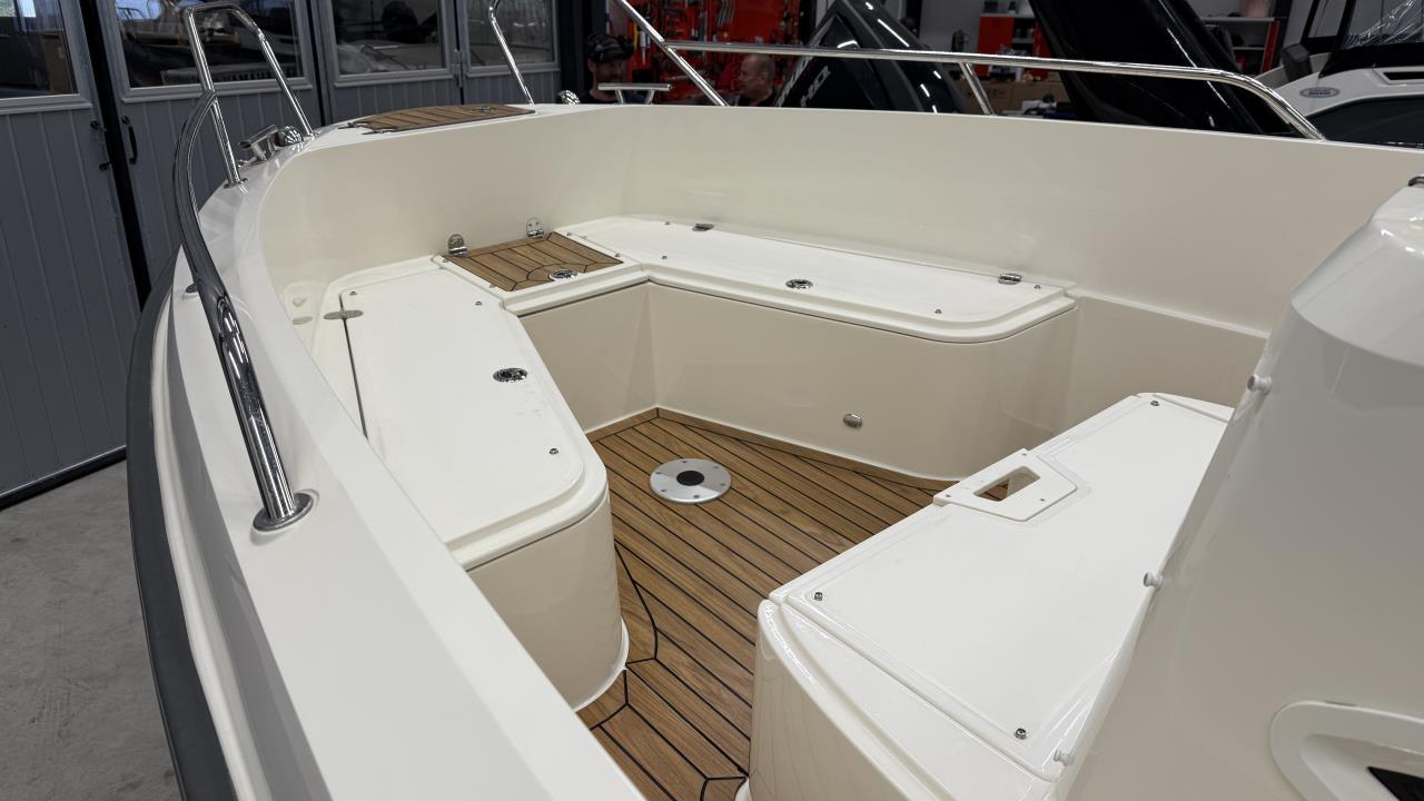 Uttern S 62 -17 Mercury F 150 EXLPT -17