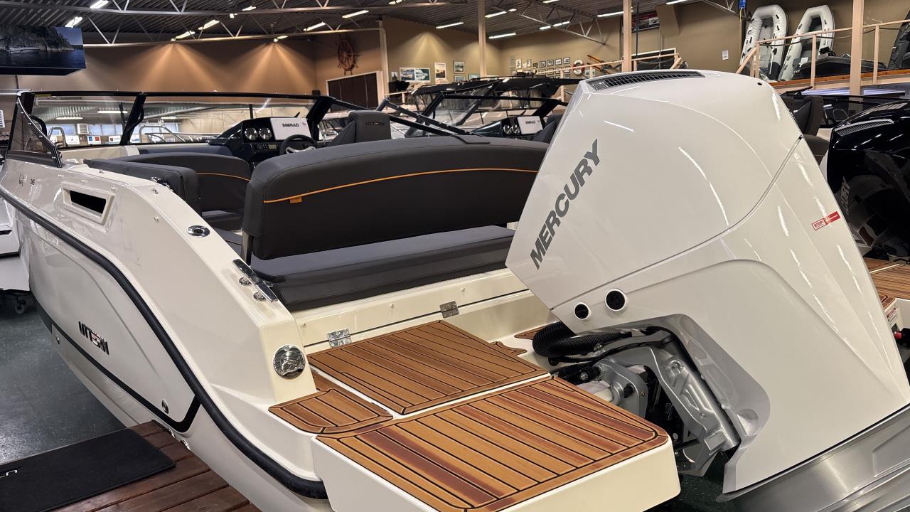 Uttern D 65 -26 Mercury F200XL DTS V6 -26 Vit båt & motor!