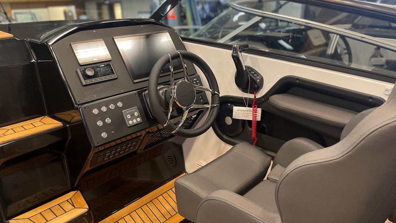 Finnmaster T7 -23 med Yamaha F225 XCB -25