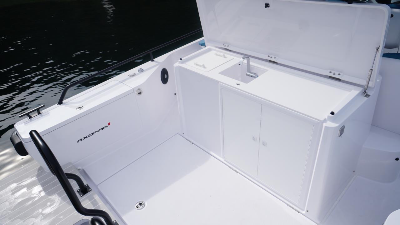 Axopar 28 Cabin -22 Yamaha F375 XTO -21